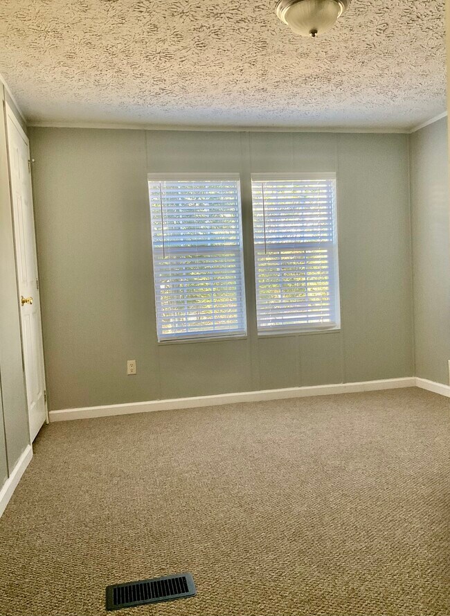 Foto del edificio - 1110 Fifty Lakes Dr