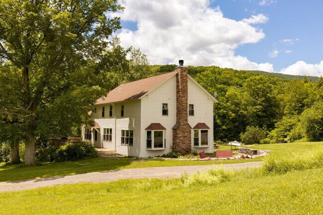 Building Photo - 6 BR Country Home Minutes from Skiing and ...
