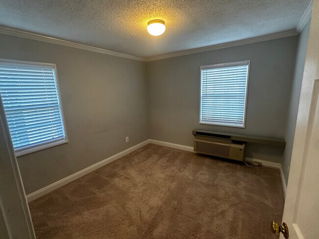 Foto del edificio - 2301 Farrington Ave