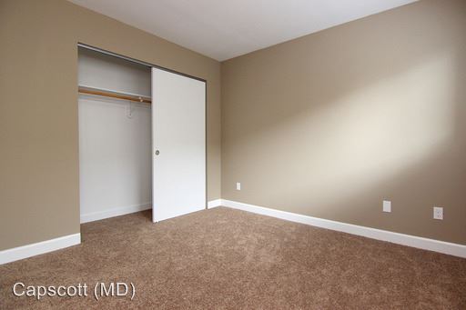Building Photo - 2228 NE Multnomah St
