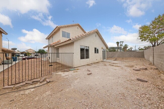 Foto del edificio - Spacious 4-Bedroom Home on Oversized Lot –...