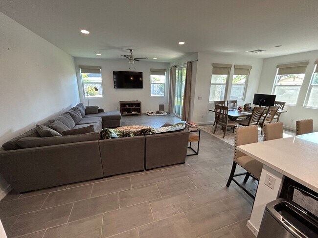 Building Photo - Modern-Fully Furnished-Home for Rent