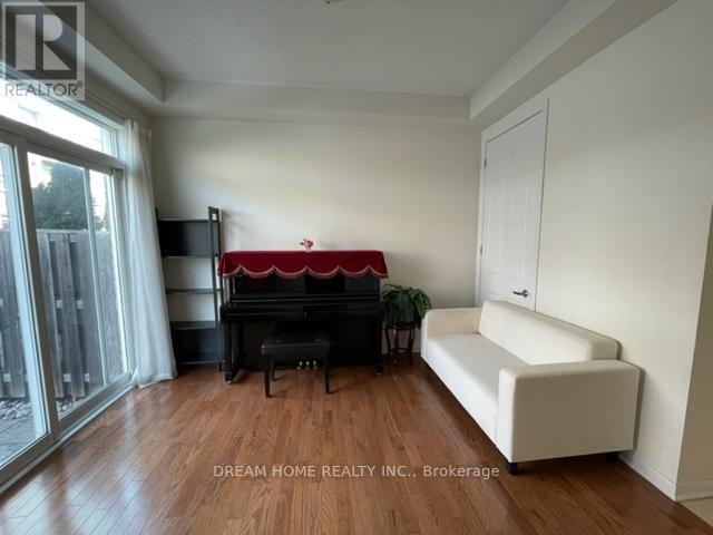 Photo du bâtiment - 18 Yates Ave