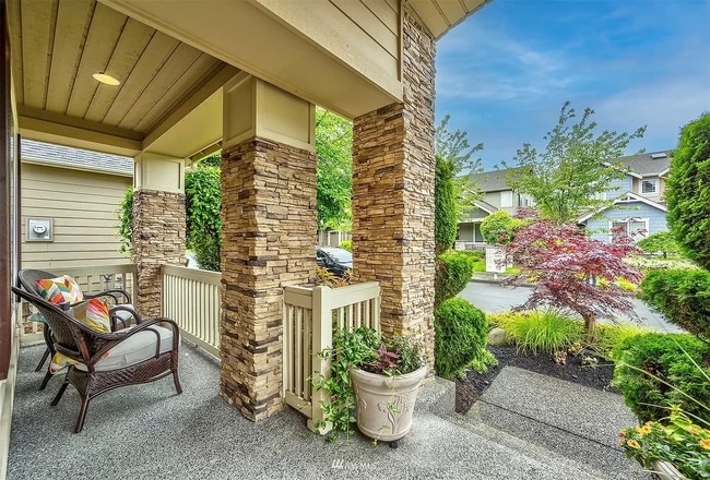 Front porch - 10828 Muirwood Way NE