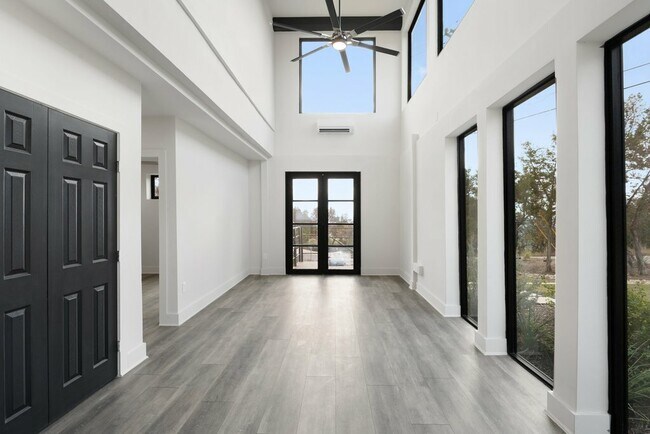 Foto del edificio - 8610 Grandview Dr