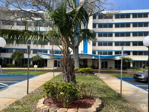 Building Photo - 1224 S Peninsula Dr
