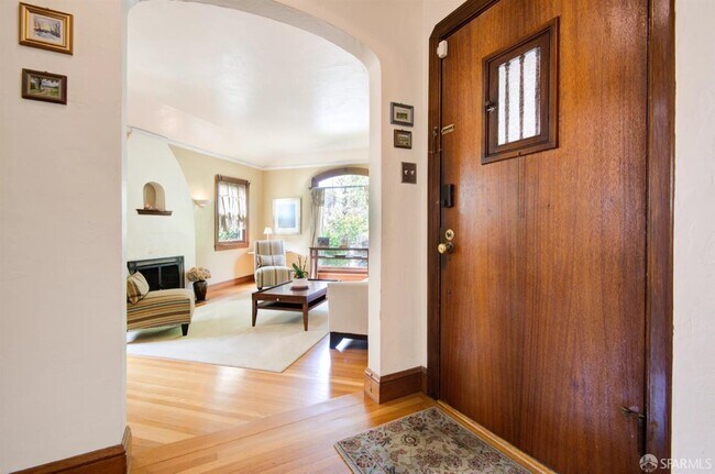 Building Photo - 3231 Fernside Blvd