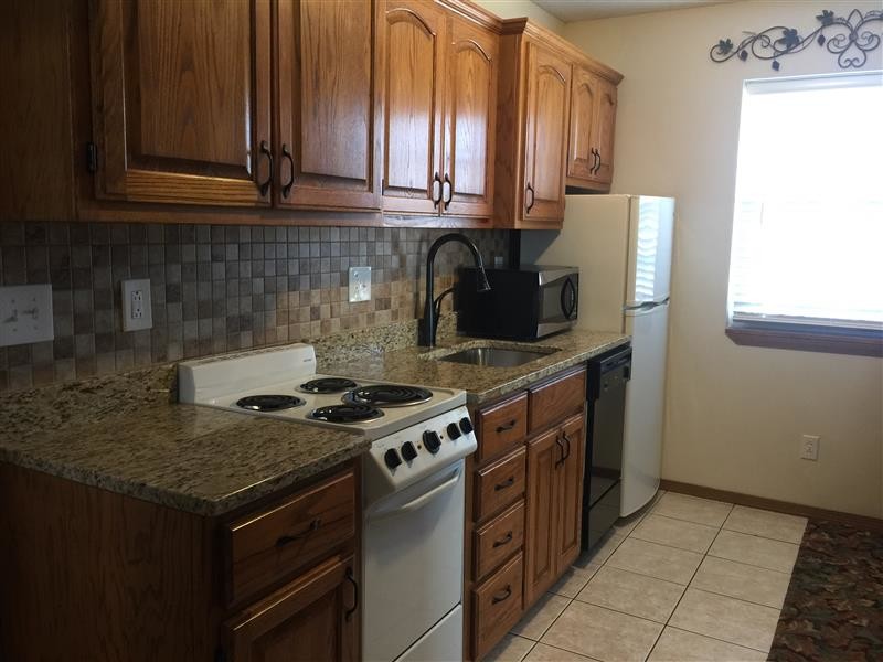 Primary Photo - Crestwood Apartments / Extended Stay
