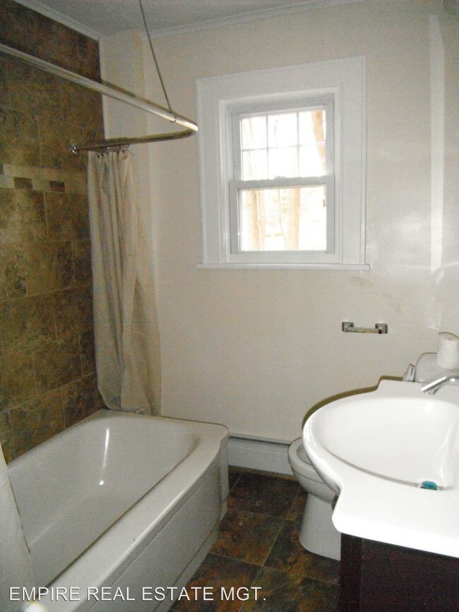 Foto del edificio - 9 Cemetery Rd