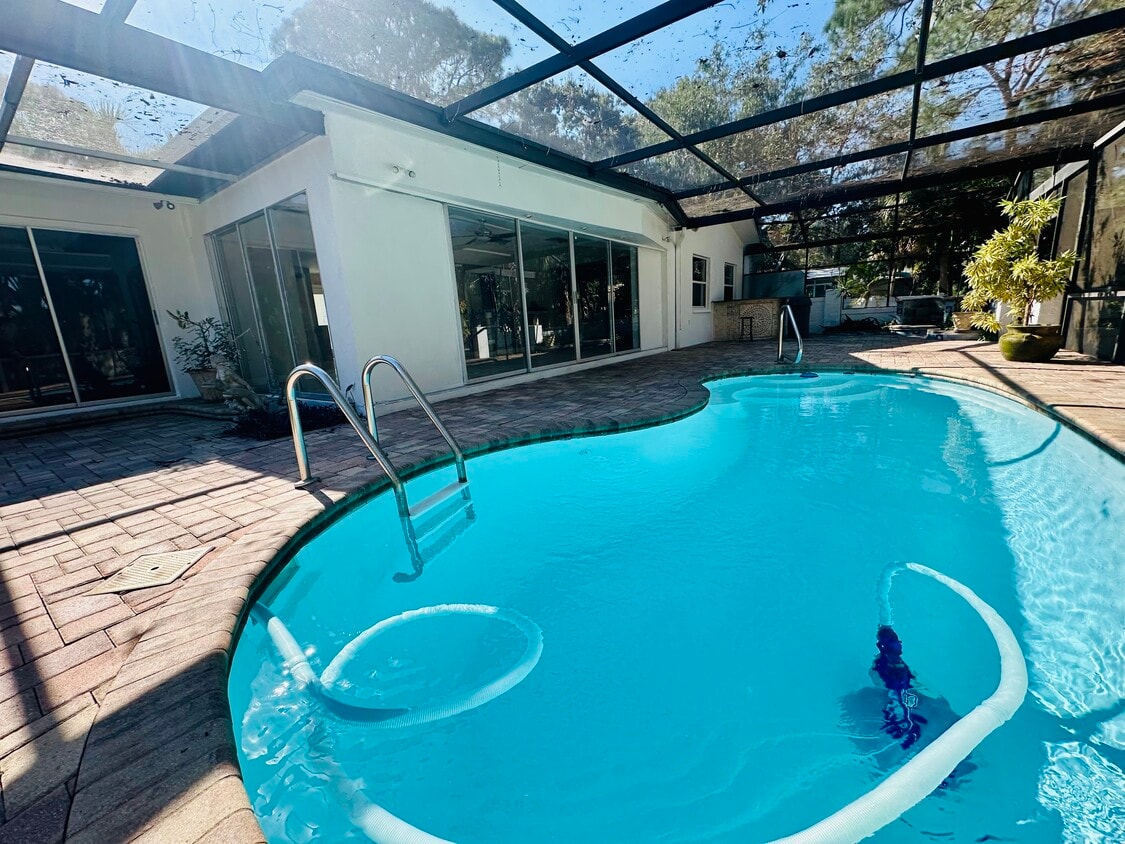 Foto principal - 1404 Riverside Dr