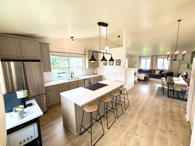 Building Photo - Beautiful Home in South Salt Lake City