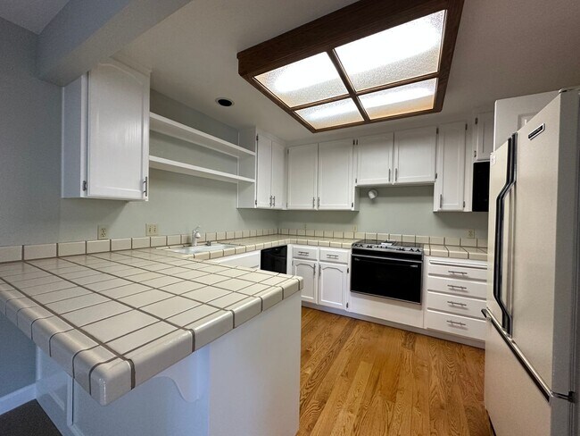 Foto del edificio - Chic Campbell End Unit Townhouse with 2 Bedrooms, Loft & 2.5 Baths