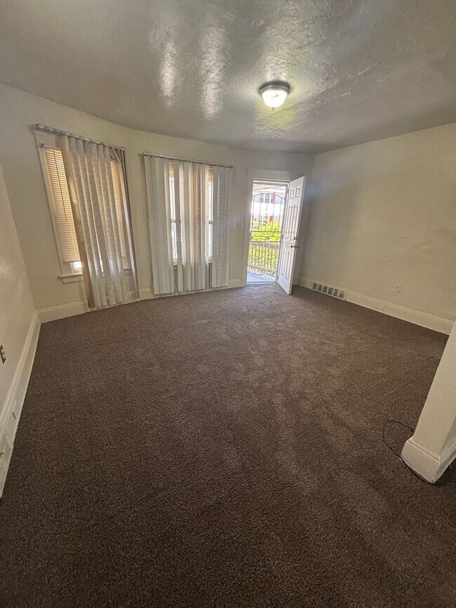 Foto del edificio - 935 E 131st St