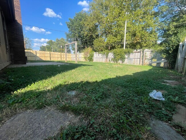 Foto del edificio - Beautiful 3 bedroom 2 full bath 2 car gara...