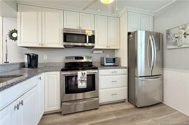 Foto del edificio - 1950 SW Palm City Rd