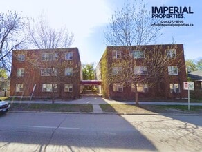 Building Photo - 428 Sherbrook St