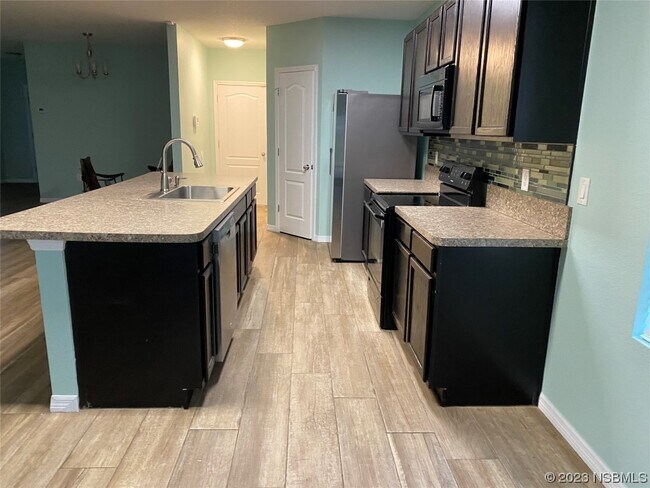 Building Photo - 340 Admiralty Ct