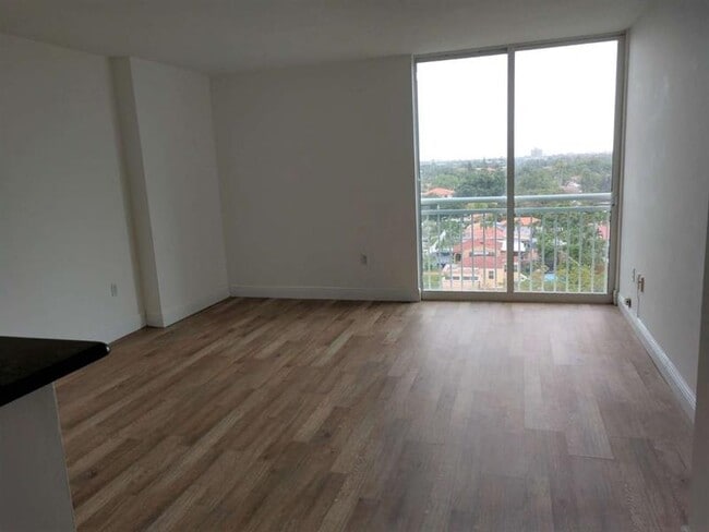 Building Photo - 3000 Coral Wy