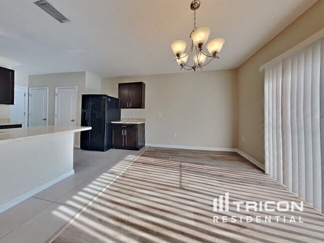 Building Photo - 10442 Whispering Hammock Dr