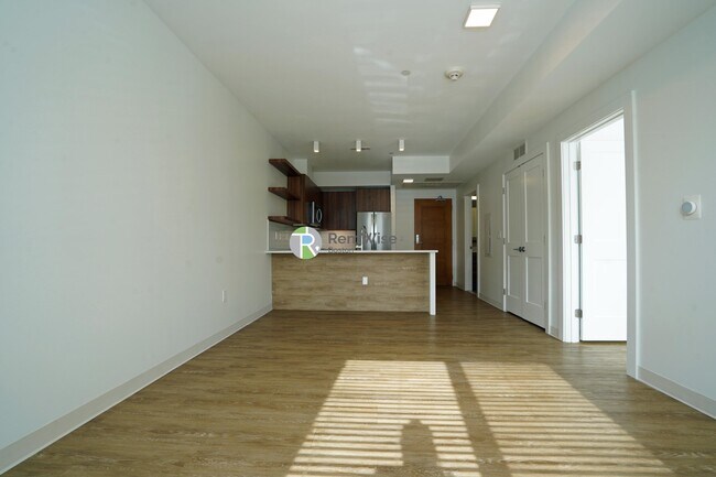 Building Photo - 530 Western Ave
