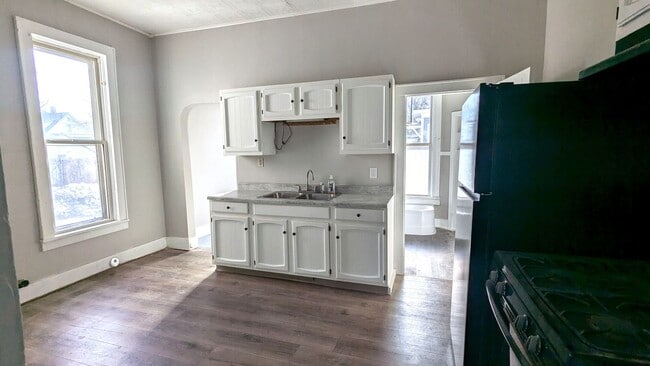 Building Photo - 1450 Clinton St