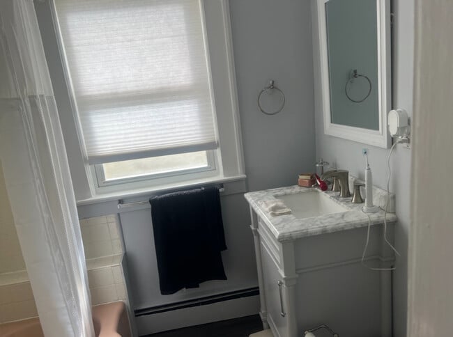 Building Photo - 43 2nd Ave