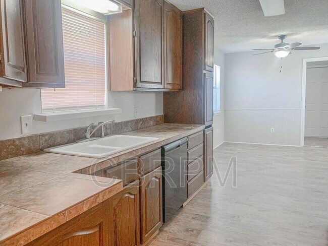 Foto del edificio - 8207 Hartford Ave