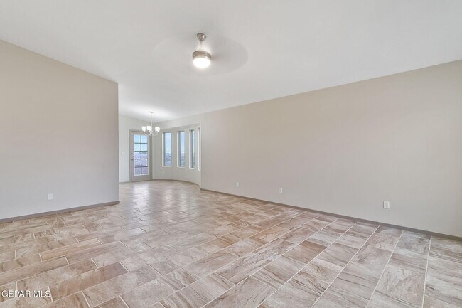 Building Photo - 13736 Flora Vista Ave