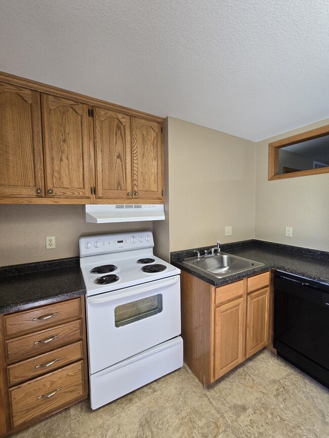 Foto del edificio - 613 N Andover Rd