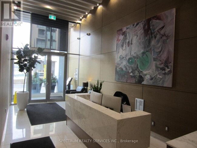 Photo du bâtiment - 835 St Clair Ave W