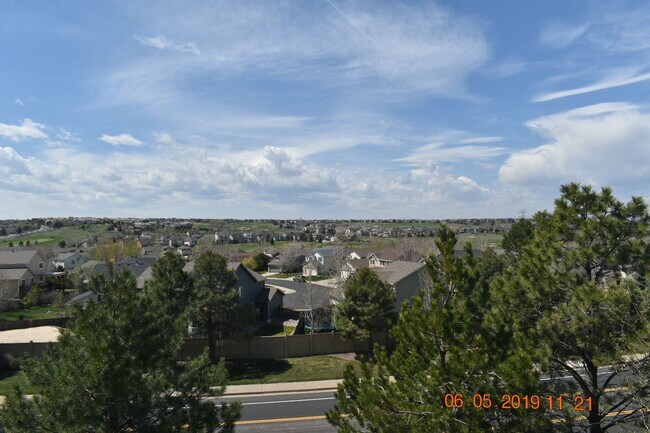 Foto del edificio - Large Parker Home 3 bed, 3 bath Nearly 2K ...