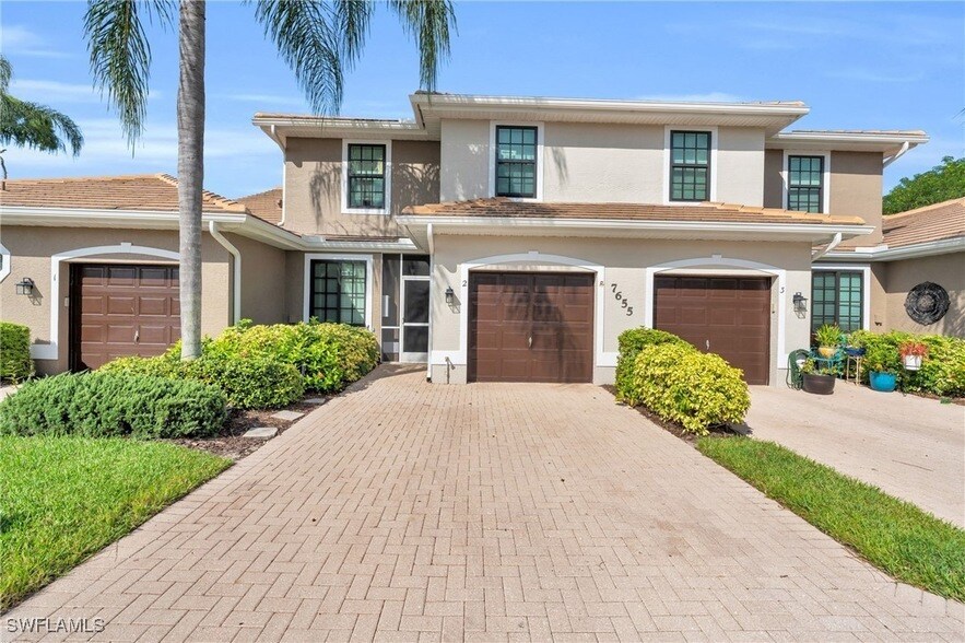 Foto principal - 7655 Meadow Lakes Dr
