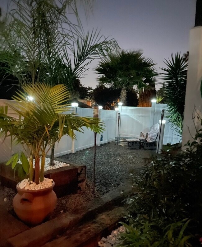 Foto del edificio - 1058 W 6th St