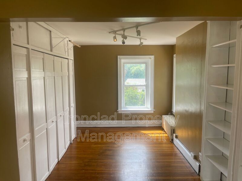 Primary Photo - 449 Newfield St
