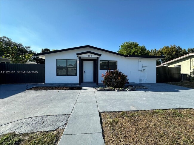 Building Photo - 1960 SW 68th Way