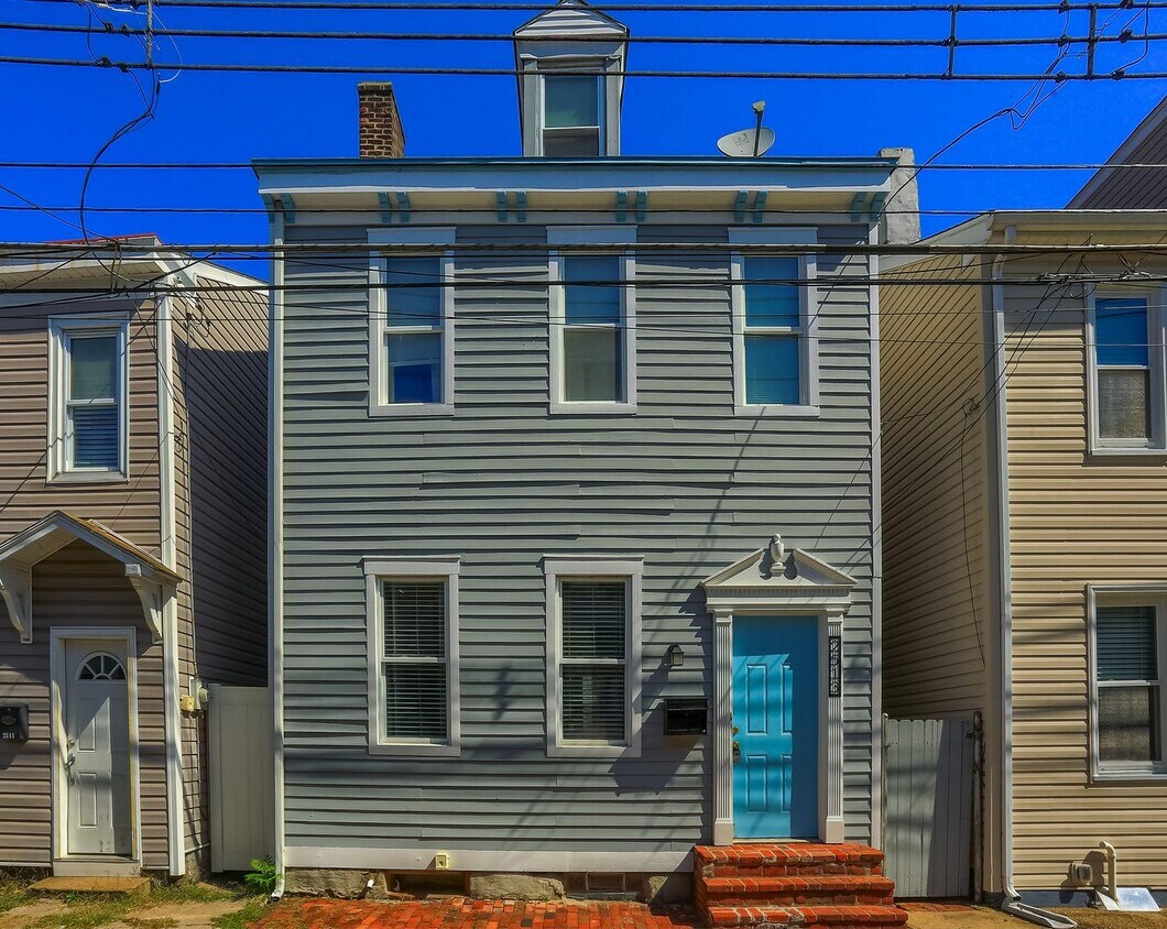 Primary Photo - Modern 2-Bedroom, 3-Bath Home with Elegant...
