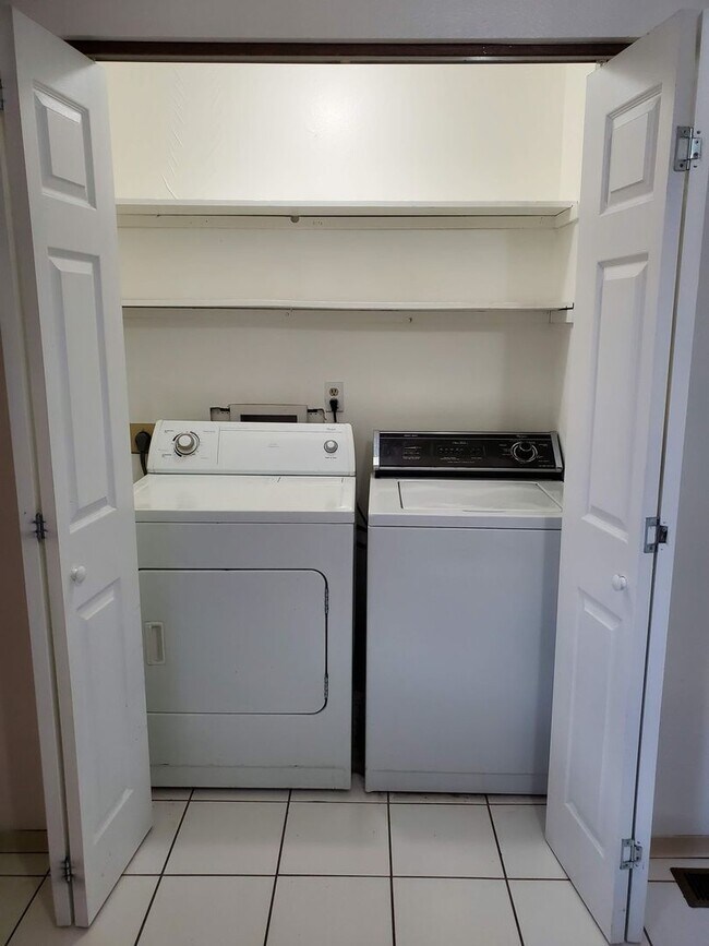 Foto del edificio - Townhome with 2 bedrooms, 1.5 bath - Avail...