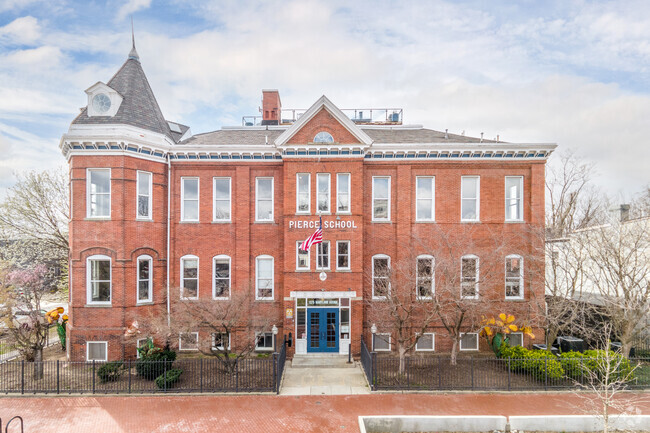 Foto del edificio - Pierce School Lofts