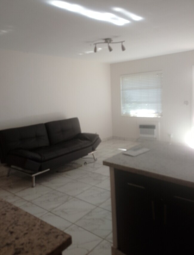 Foto del edificio - 2241 Monroe St