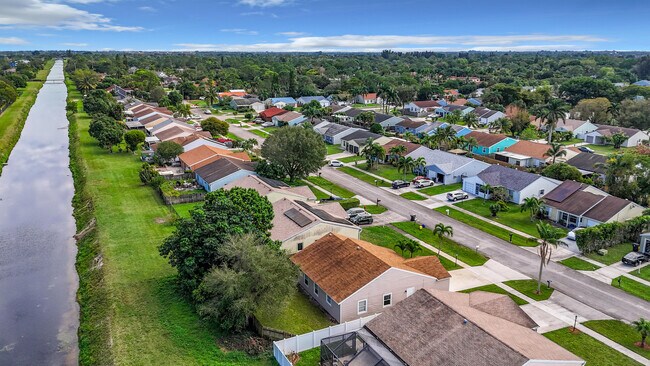 Foto del edificio - 7779 Canal Dr