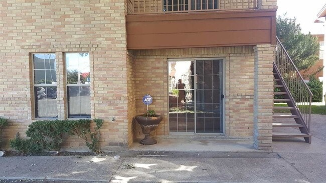 Building Photo - 9802 Cantera Ct