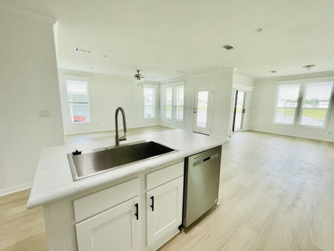 Foto del edificio - 34904 Robins Song Rd