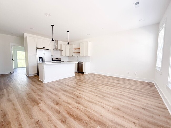 Building Photo - Tristan Style 3-Bedroom w/ Flex Room + Summer Special