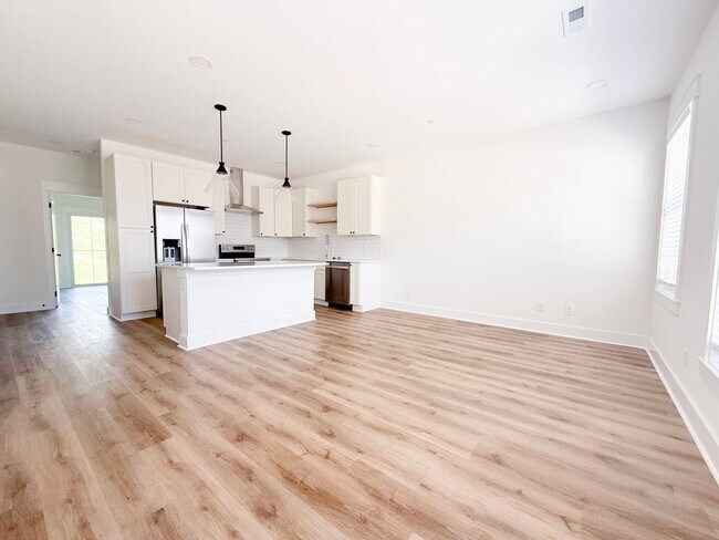 Foto del edificio - Tristan Style 3-Bedroom w/ Flex Room + Summer Special