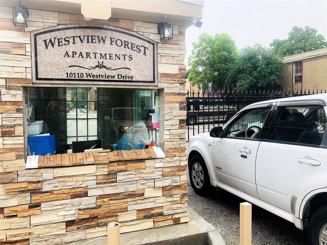 Primary Photo - 10110 Westview Dr