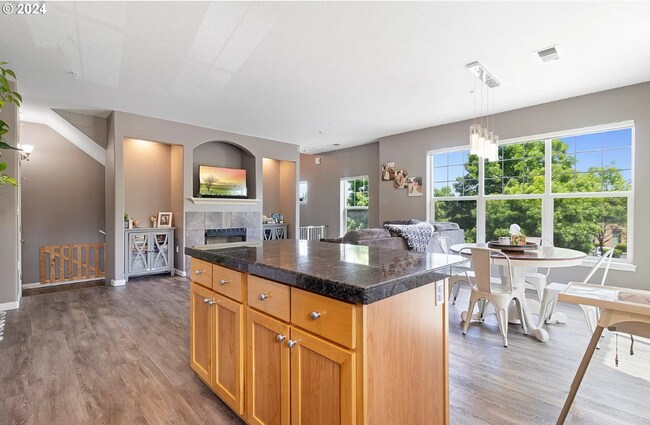 Foto del edificio - Welcome to this charming 2-bedroom, 2.5-bathroom home located in the desirable area of Sherwood W...