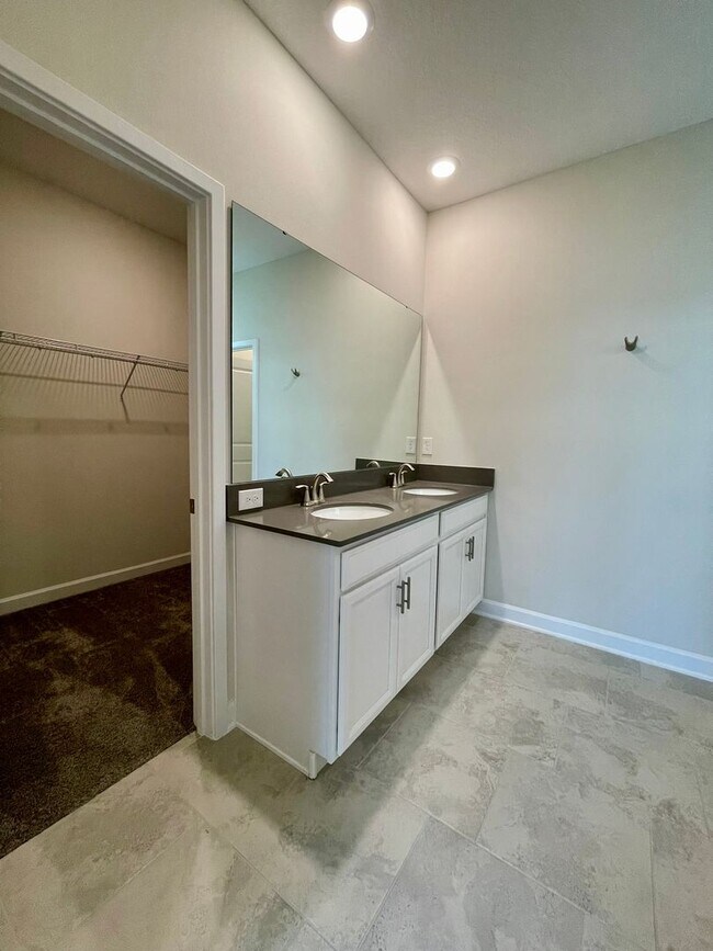 Foto del edificio - Highly sought out Tuscawilla community ren...