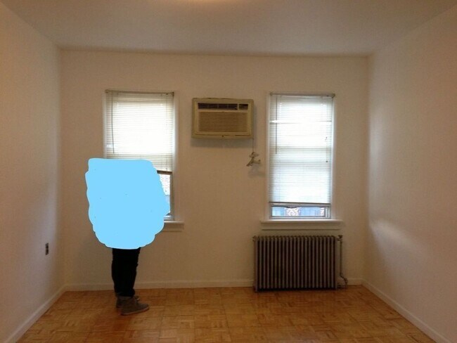 Foto del edificio - 114 Conselyea St