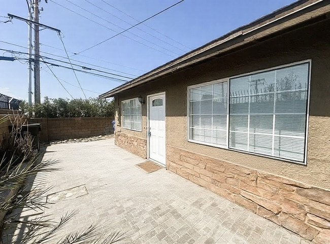 Foto del edificio - 66425 First Street, Unit B