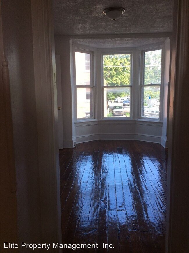 Building Photo - 2 br, 1 bath House - 256 E King St., Apt. 2